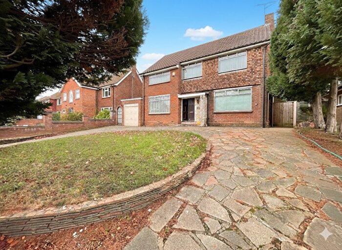 3 Bedroom Detached House For Sale In Old Bedford Road, Luton, Bedfordshire, LU2