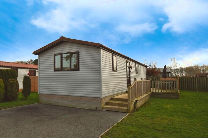 2 Bedroom Park Home For Sale In Hull Road, Wilberfoss, York, YO41