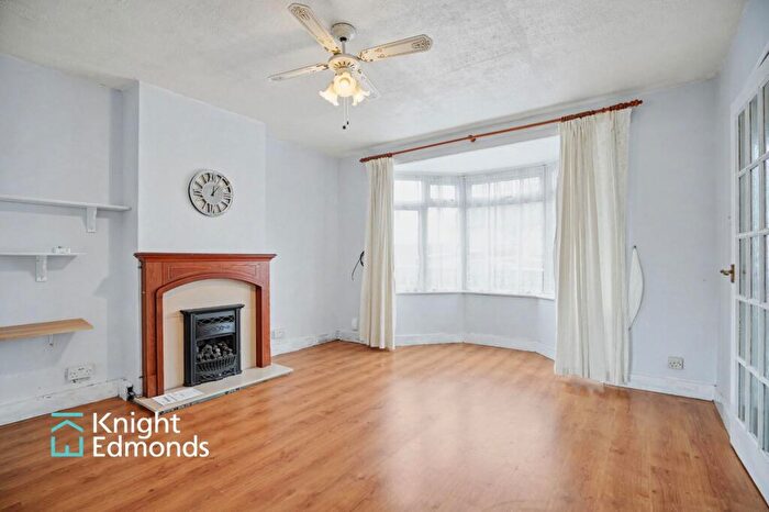 3 Bedroom Semi Detached House For Sale In Sussex Road, Maidstone, ME15