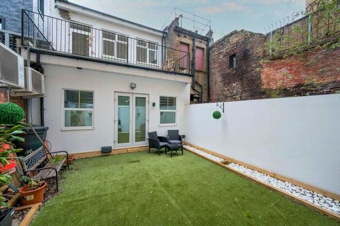 Flat To Rent In Whitechapel Road, Whitechapel, London E1