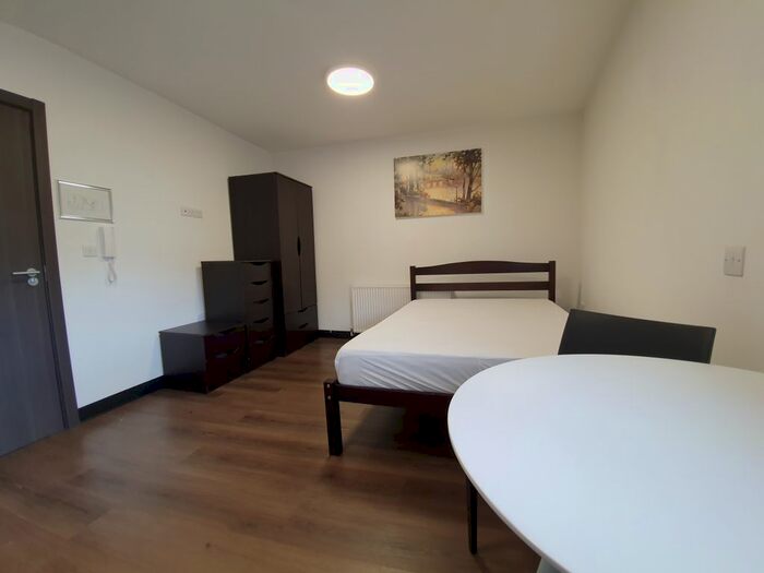 Studio To Rent In Parish Lane, London, SE20