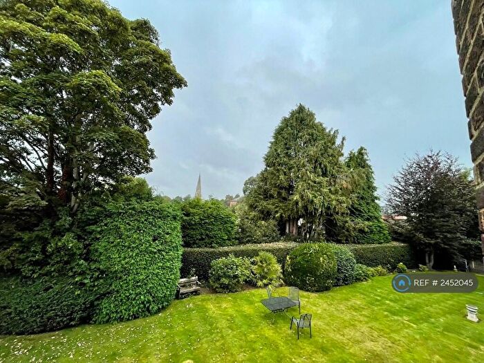 2 Bedroom Flat To Rent In Parkside Court, Weybridge, KT13