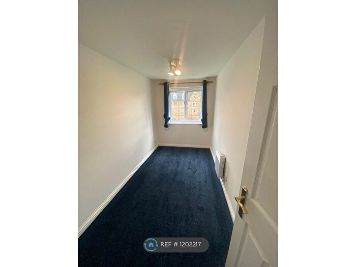 2 Bedroom Flat To Rent In Station Road, Borehamwood, WD6