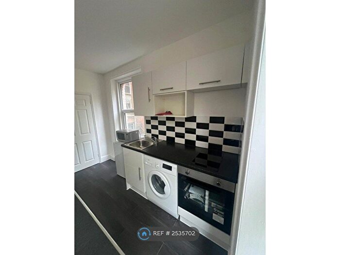 Studio To Rent In Archway Road, London, N6