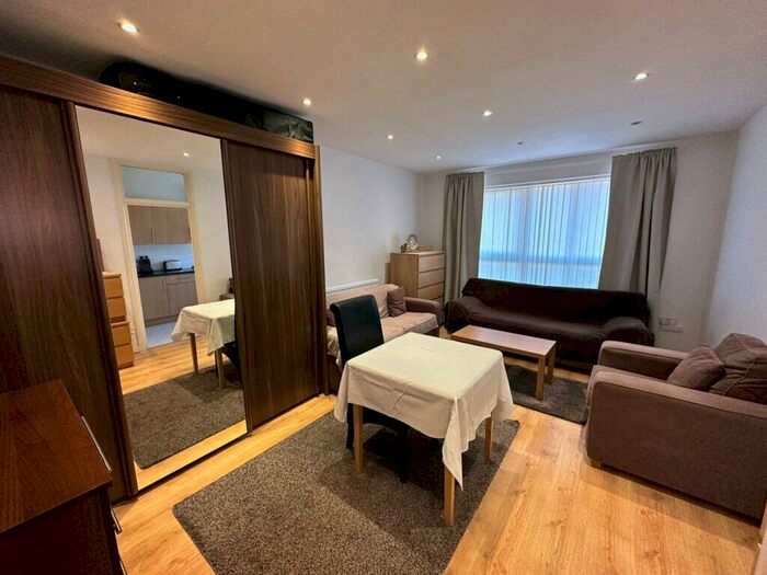 1 Bedroom Flat To Rent In Bedroom Flat, Newnham Road, Wood Green, N22