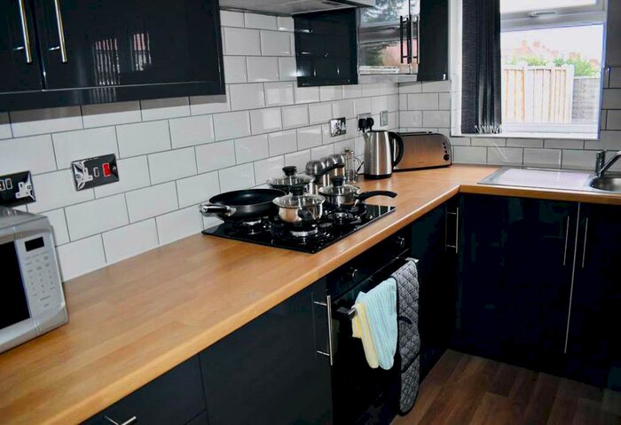3 Bedroom Serviced Apartments To Rent In Central Avenue, Beeston, Nottingham, Nottinghamshire, NG9