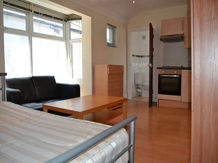 Flat To Rent In Woodville Road, Cathays, Cardiff, CF24