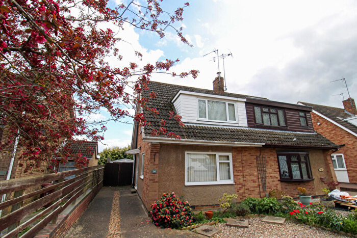 3 Bedroom Semi Detached House For Sale In Bramhall Rise, Northampton, NN5