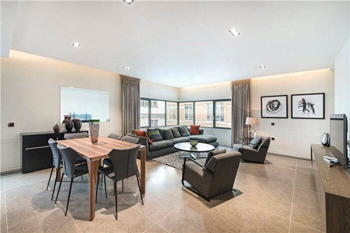 3 Bedroom Flat To Rent In Babmaes Street, St James, London, SW1Y