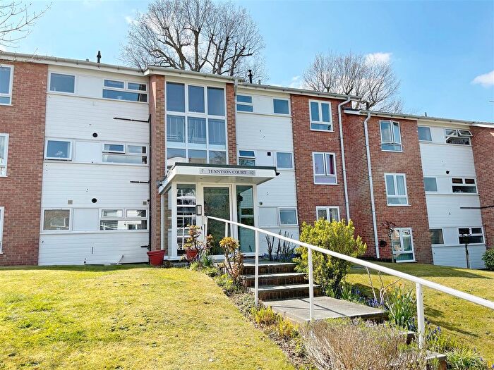 2 Bedroom Flat To Rent In Tennyson Court, Winnals Park, Haywards Heath, RH16