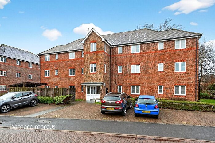 2 Bedroom Flat For Sale In Eastman Way, Epsom, KT19