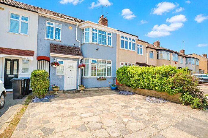 4 Bedroom Terraced House For Sale In Carisbrook Close, Willow Estate, Enfield, EN1
