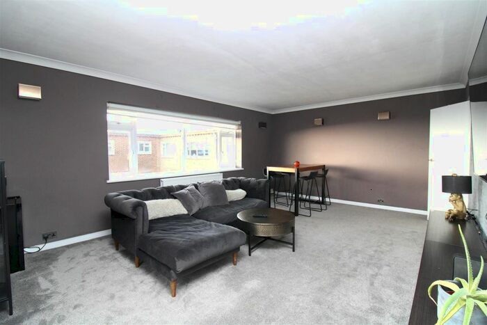 2 Bedroom Flat To Rent In Dyke Road Avenue, Hove, BN3