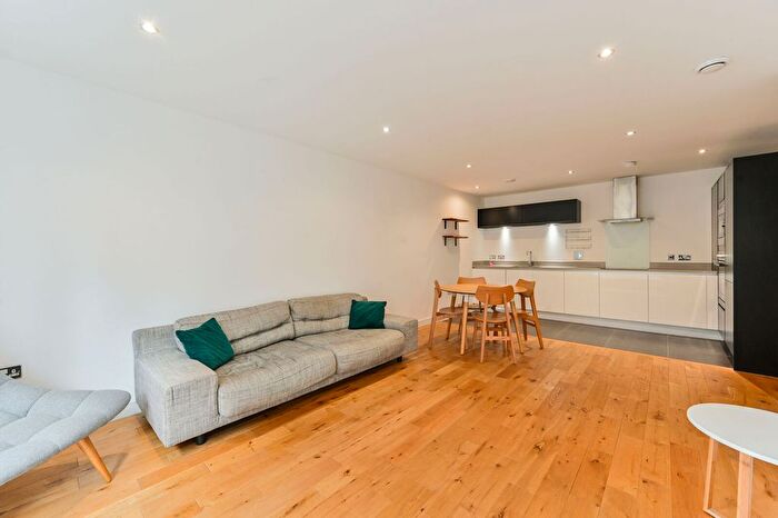 2 Bedroom Flat For Sale In Francis House, Battersea, London, SW18