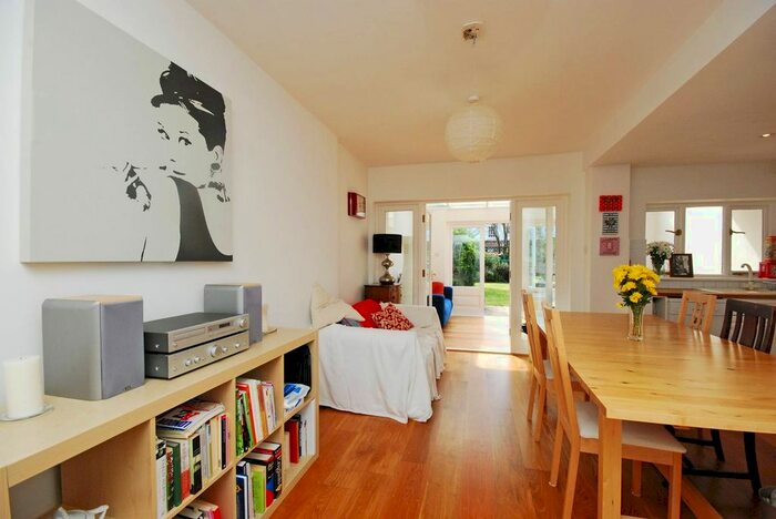 3 Bedroom Flat To Rent In Lacy Road, West Putney, London, SW15