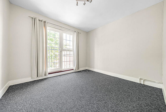 3 Bedroom Apartment To Rent In Portland Road, London, SE25