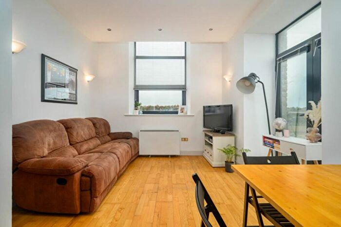 1 Bedroom Apartment For Sale In Cavendish Court, Drighlington, BD11