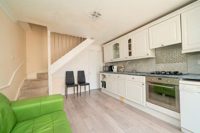 2 Bedroom End Of Terrace House To Rent In Acorn Road, Hemel Hempstead, HP3