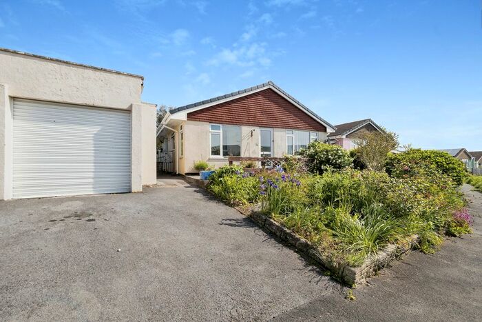 3 Bedroom Bungalow For Sale In Oaklands Park, Buckfastleigh, Devon, TQ11