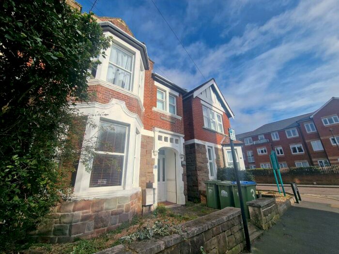 2 Bedroom Flat To Rent In Kenilworth Road, Polygon, SO15