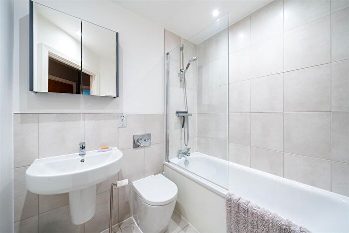 1 Bedroom Flat For Sale In Chartfield Avenue, Putney Hill, SW15