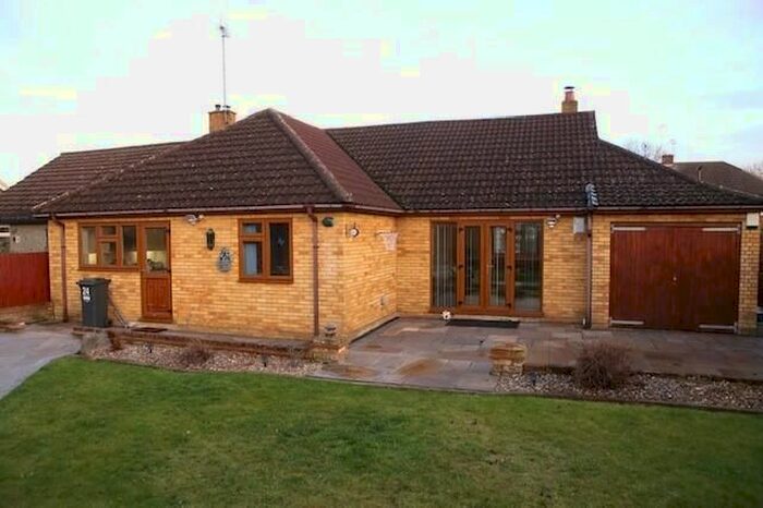 3 Bedroom Property To Rent In Oak Way, Feltham, TW14