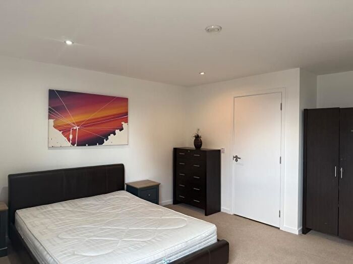 2 Bedroom Flat To Rent In London, SE14