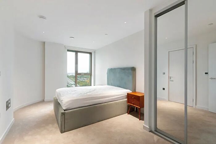 2 Bedroom Flat To Rent In Dawlish Avenue East, Perivale, UB6