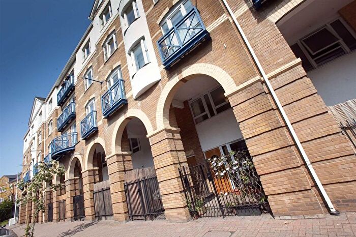 1 Bedroom Flat To Rent In Rotherhithe Street, Rotherhithe, SE16
