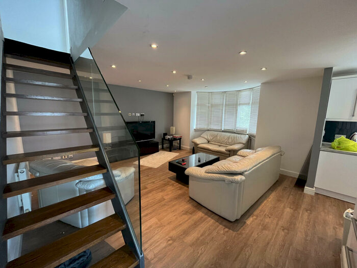 6 Bedroom Semi-Detached House To Rent In Church Wood Avenue, Leeds, West Yorkshire, LS16