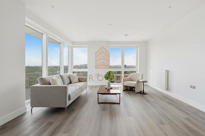 3 Bedroom Flat To Rent In Cairncross House - Th Floor, Kidbrooke Village, SE3