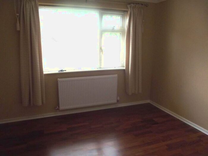 2 Bedroom Bungalow To Rent In Esless Park, Rhostyllen, LL14