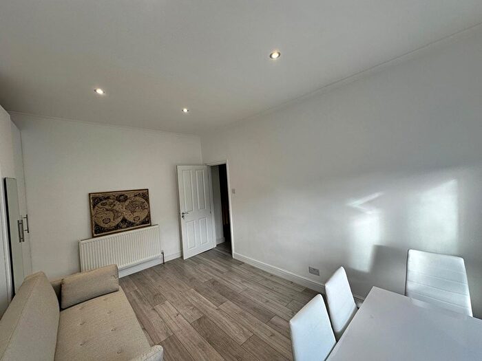 1 Bedroom Flat To Rent In Hermitage, London, N4