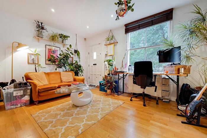 2 Bedroom Flat To Rent In Kingsland Road, London, E8