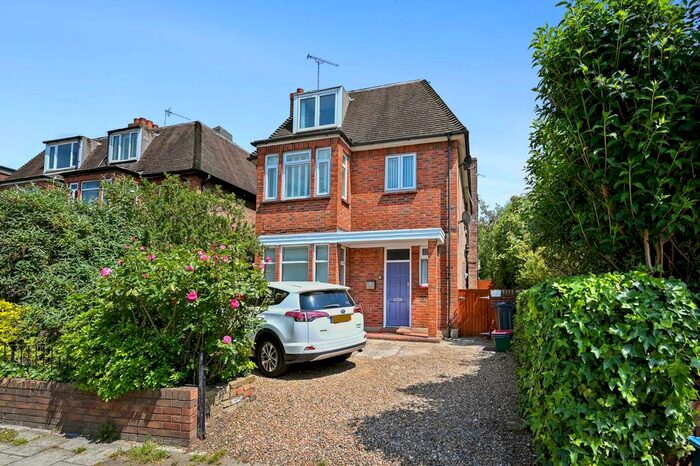 2 Bedroom Flat To Rent In Chiswick Lane, Chiswick, London, W4