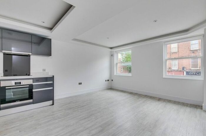 1 Bedroom Flat To Rent In Munster Road, London, SW6