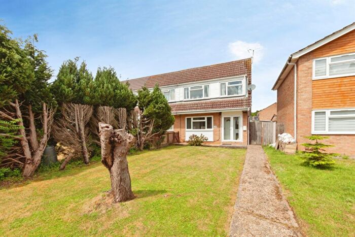 3 Bedroom Semi Detached House For Sale In Beaumont Walk, Leicester, LE4