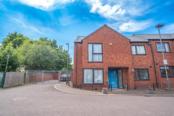3 Bedroom Semi-Detached House For Sale In Invention Avenue, Handsworth, Birmingham, B21