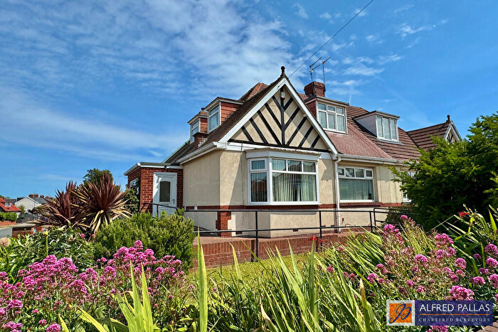 4 Bedroom Semi-Detached Bungalow For Sale In Melrose Gardens, Roker, Sunderland, SR6