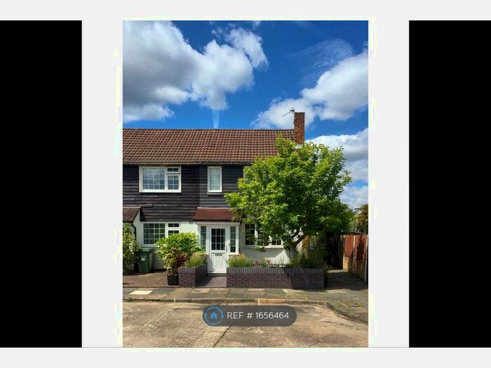 2 Bedroom End Of Terrace House To Rent In Reed Close, London, SE12