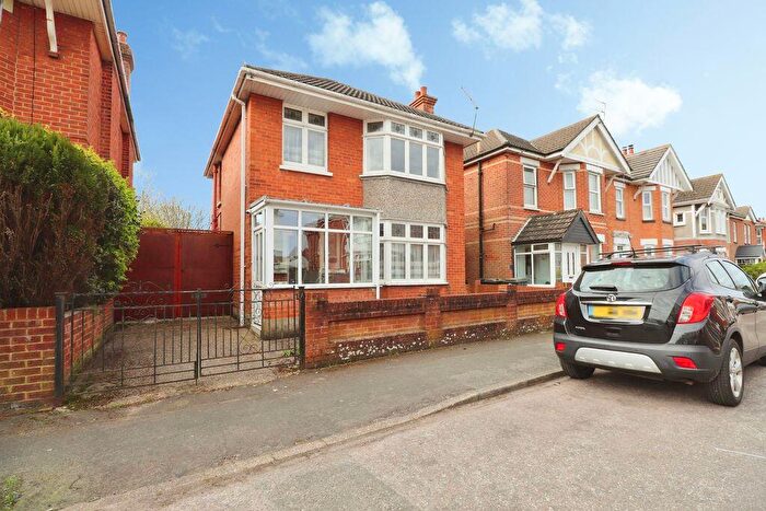 3 Bedroom Detached House For Sale In Highfield Road, Bournemouth, BH9