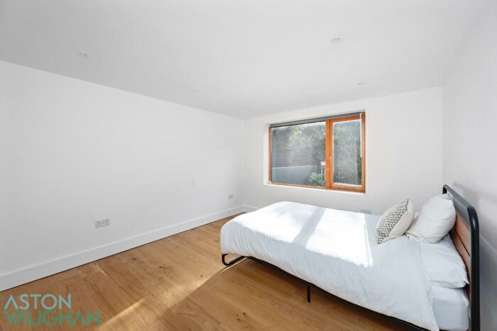 2 Bedroom Detached House For Sale In East Drive, Brighton, BN2