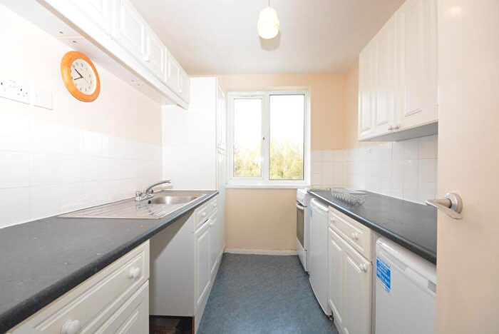 2 Bedroom Flat To Rent In Cuckoowood Avenue, Maidstone, ME14