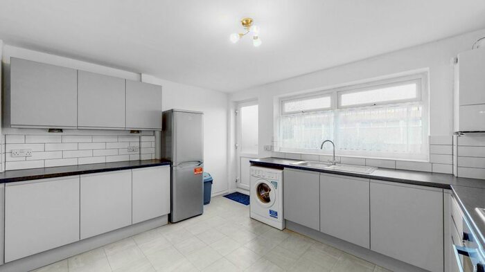 2 Bedroom Flat To Rent In Boston Road, London, W7