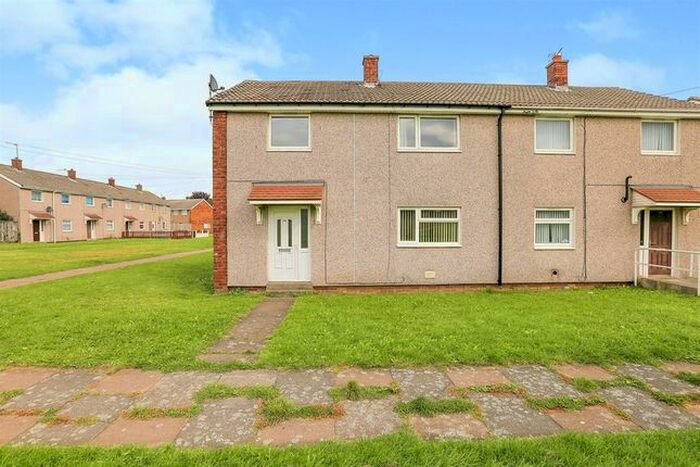 4 Bedroom Semi-Detached House To Rent In Maple Walk, Knottingley, WF11