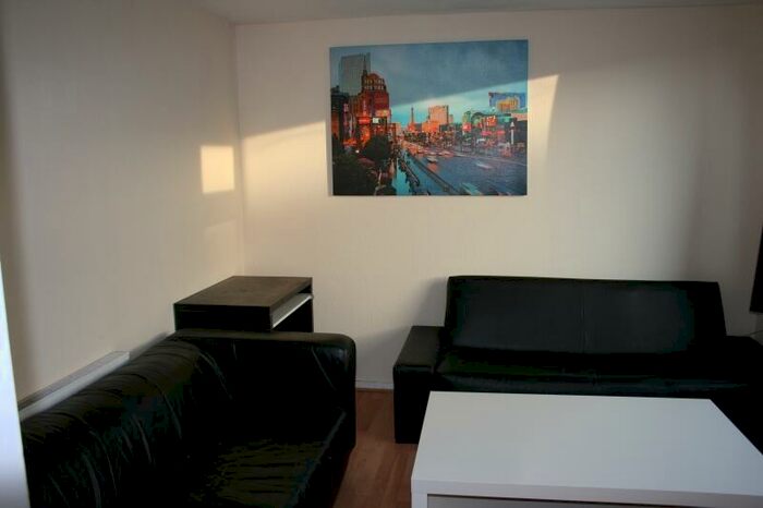 4 Bedroom Semi-Detached House To Rent In Oatland Close, University, Leeds, LS7