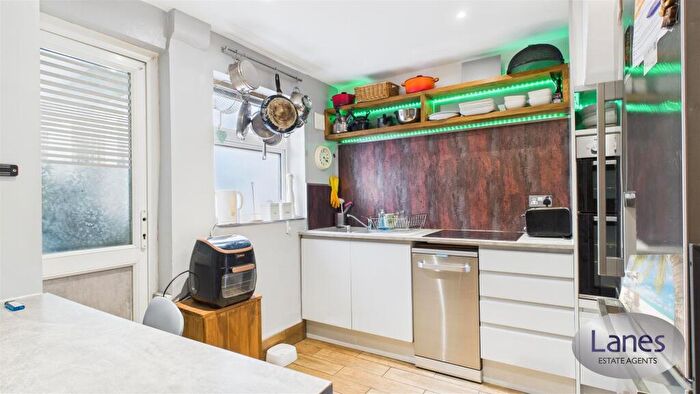 3 Bedroom Terraced House For Sale In Green Close, Cheshunt, EN8