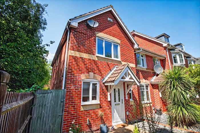 2 Bedroom End Of Terrace House For Sale In Hopper Vale, Bracknell, RG12