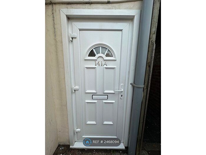 2 Bedroom Flat To Rent In Barker Street, Oldbury, B68