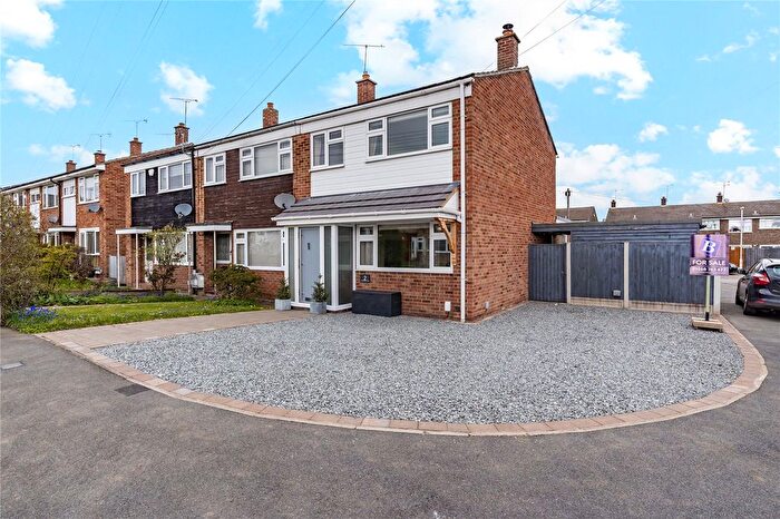 3 Bedroom End Of Terrace House For Sale In Sudbrook Close, Wickford, Essex, SS12